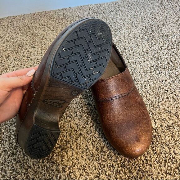 Dansko BROWN FLORAL TOOLED CLOG - Picture 14 of 16